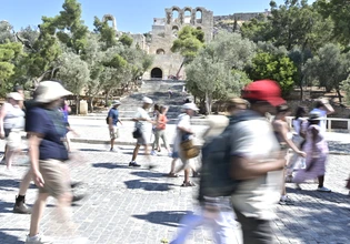 Τουρισμός: Ποιοι είναι οι μεγάλοι «αιμοδότες» της Ελλάδας – Τι δείχνουν τα στοιχεία