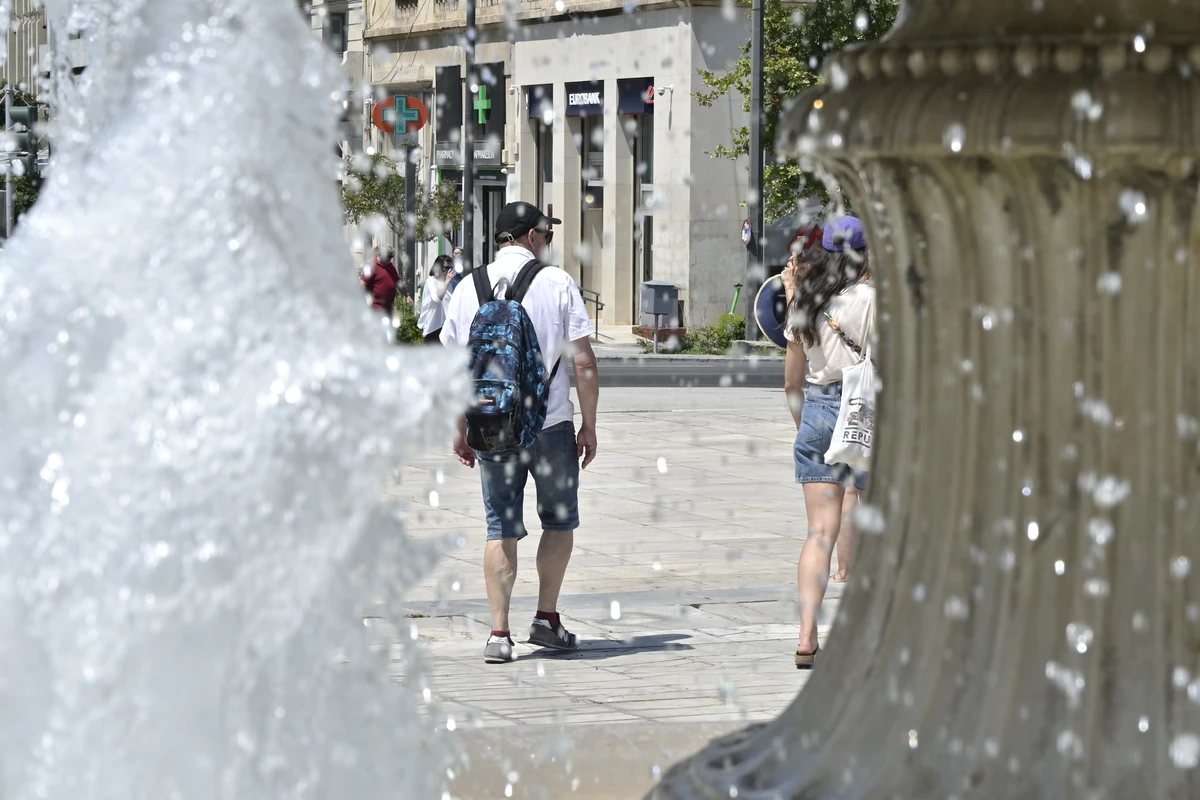 Καιρός: Γενικά αίθριος με μελτέμια και τοπικές βροχές στα ηπειρωτικά –  Έως 37 βαθμούς η θερμοκρασία