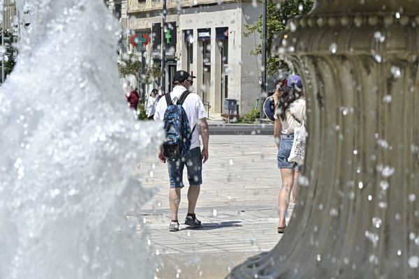 Καιρός: Γενικά αίθριος με μελτέμια και τοπικές βροχές στα ηπειρωτικά –  Έως 37 βαθμούς η θερμοκρασία