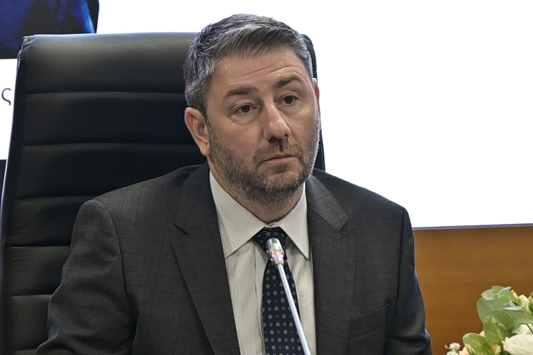 ΠΑΣΟΚ: Συντηρεί την κόντρα με την κυβέρνηση για το πρόγραμμα – Νέα συνέντευξη τύπου Ανδρουλάκη για τις 17 παρεμβάσεις στις συντάξεις  