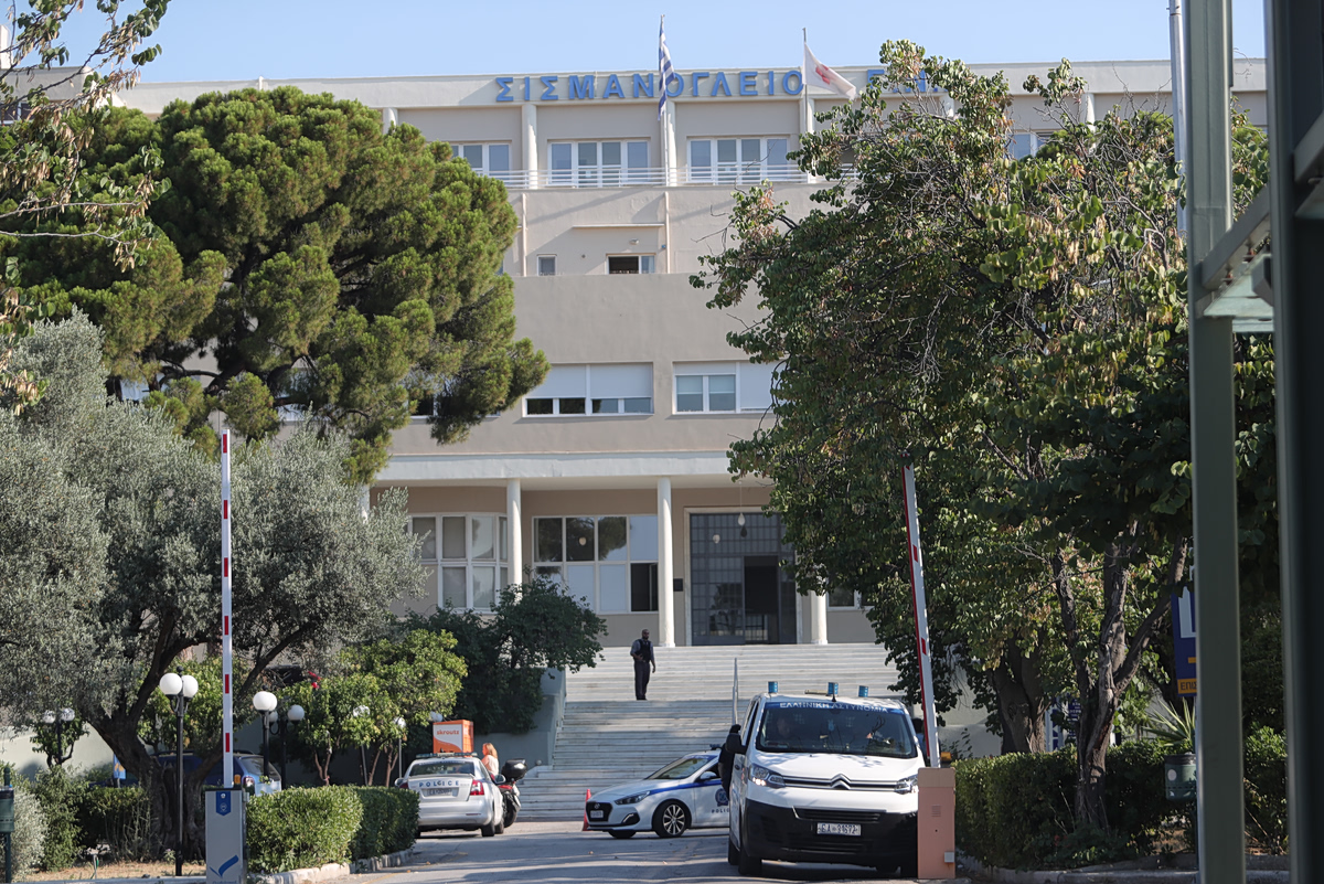 Εικόνες σοκ μετά τη φωτιά στο Σισμανόγλειο, συνελήφθη ο 74χρονος – «Ένιωθα παραγκωνισμένος»