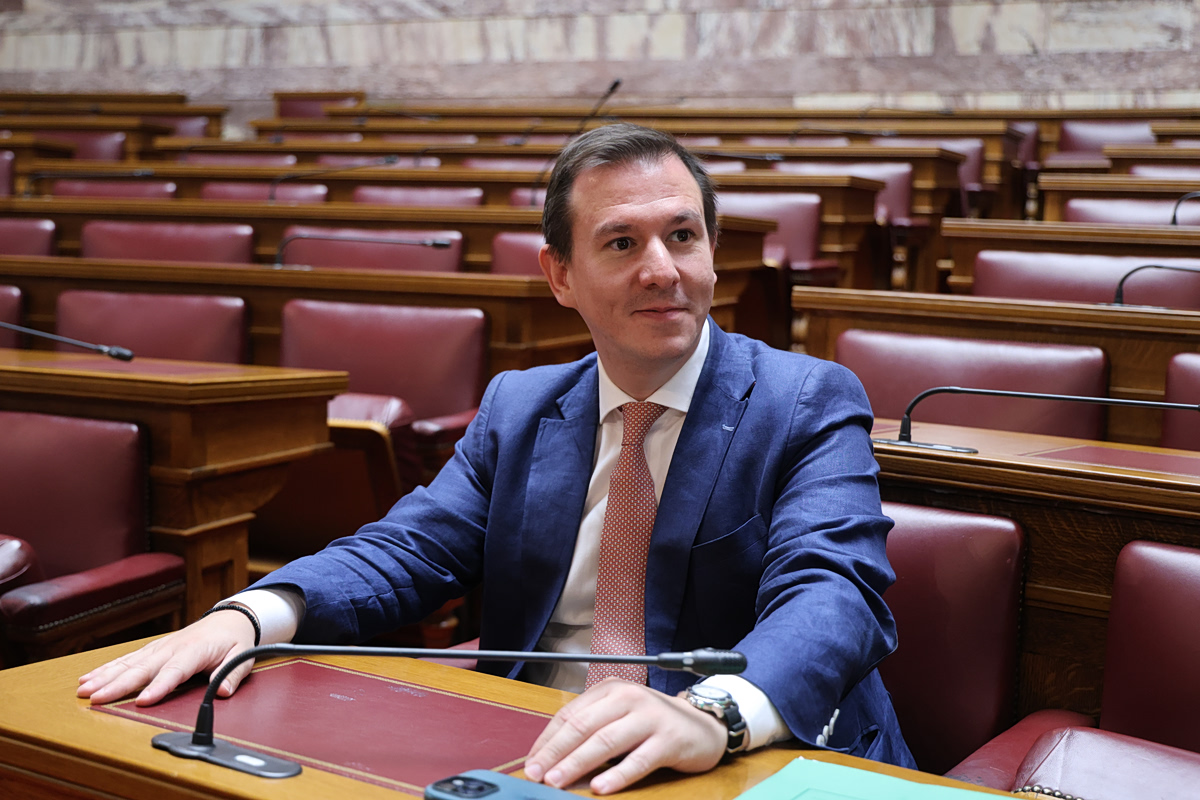 Δουδωνής: Με ακραία τοξικό λόγο ο Μητσοτάκης «γηπεδοποιεί» τη συζήτηση για το Σύνταγμα