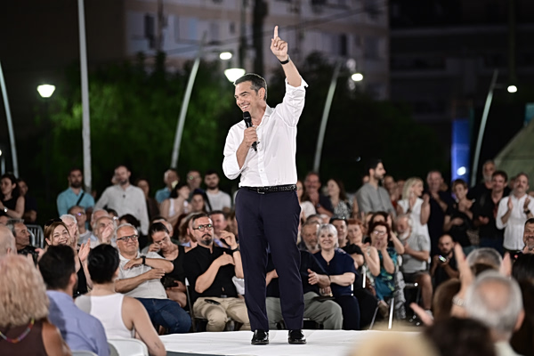 Η πληρωμένη απάντηση του Αλ. Τσίπρα στον Άδωνι και τα… λουλούδια
