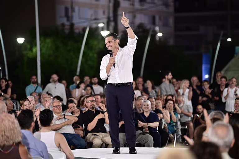 Η πληρωμένη απάντηση του Αλ. Τσίπρα στον Αδωνι και τα... λουλούδια