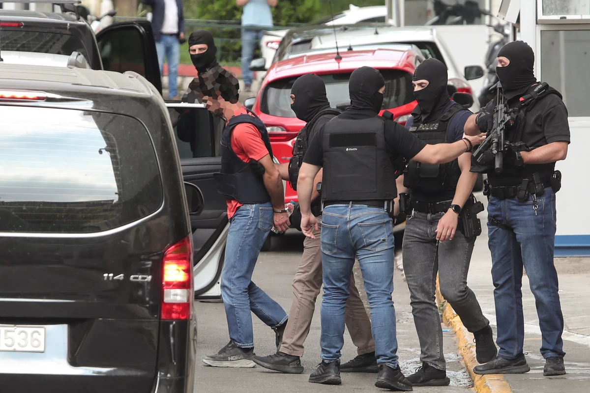Στην Ευελπίδων οι δύο συλληφθέντες για τον εμπρησμό της Marfin