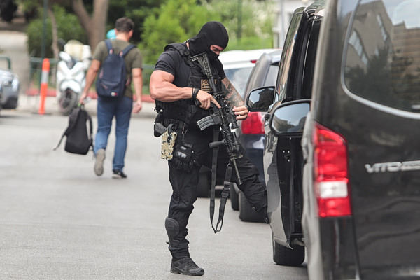 Το άτομο που έδωσε την εντολή για το χτύπημα με τη χειροβομβίδα αναζητά η Αστυνομία – Στις 2.500€ η αμοιβή του Αιγύπτιου