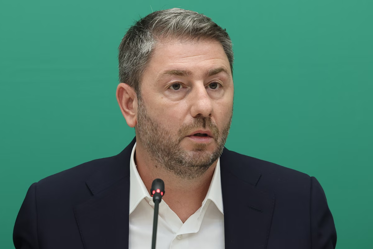 Το εκλογικό δίπολο του ΠΑΣΟΚ, η «σκιώδης» κυβέρνηση και η ΔΕΘ