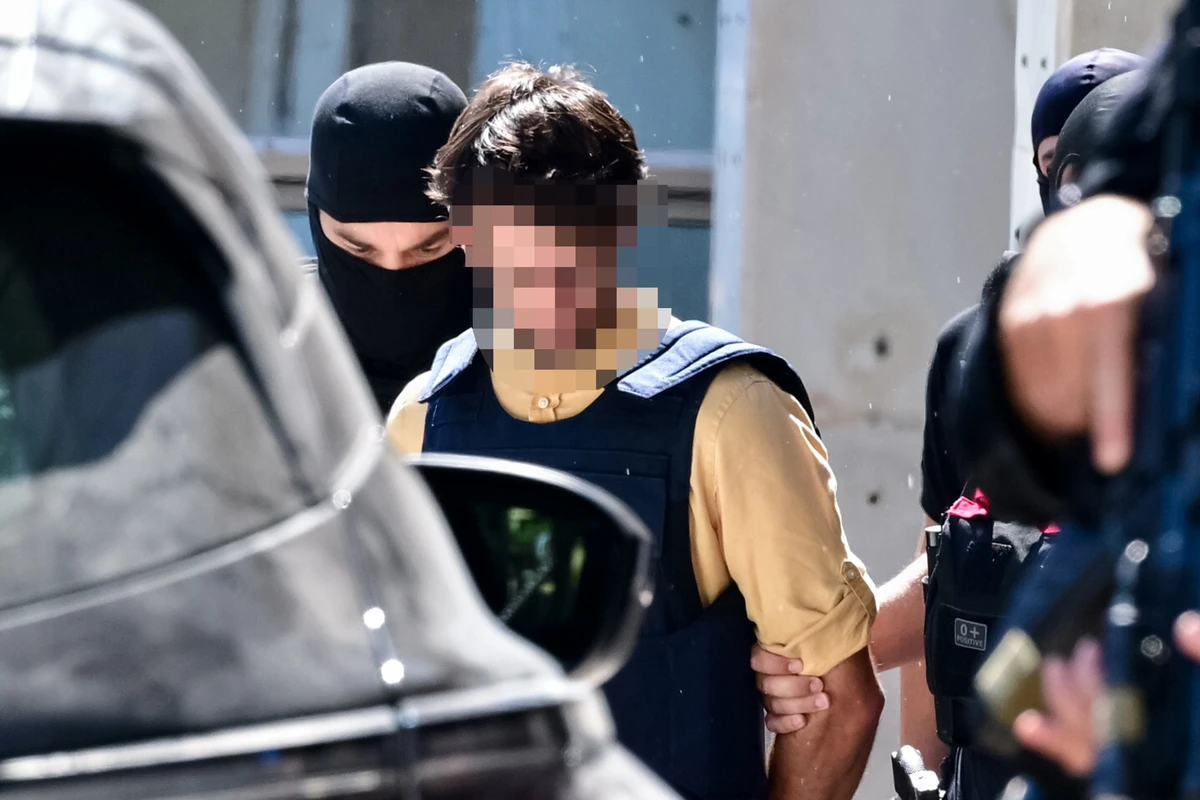 Στα δικαστήρια της Ευελπίδων οι δύο 42χρονοι για τον εμπρησμό στη Marfin το 2010