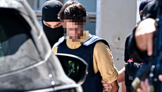 Στα δικαστήρια της Ευελπίδων οι δύο 42χρονοι για τον εμπρησμό στη Marfin το 2010