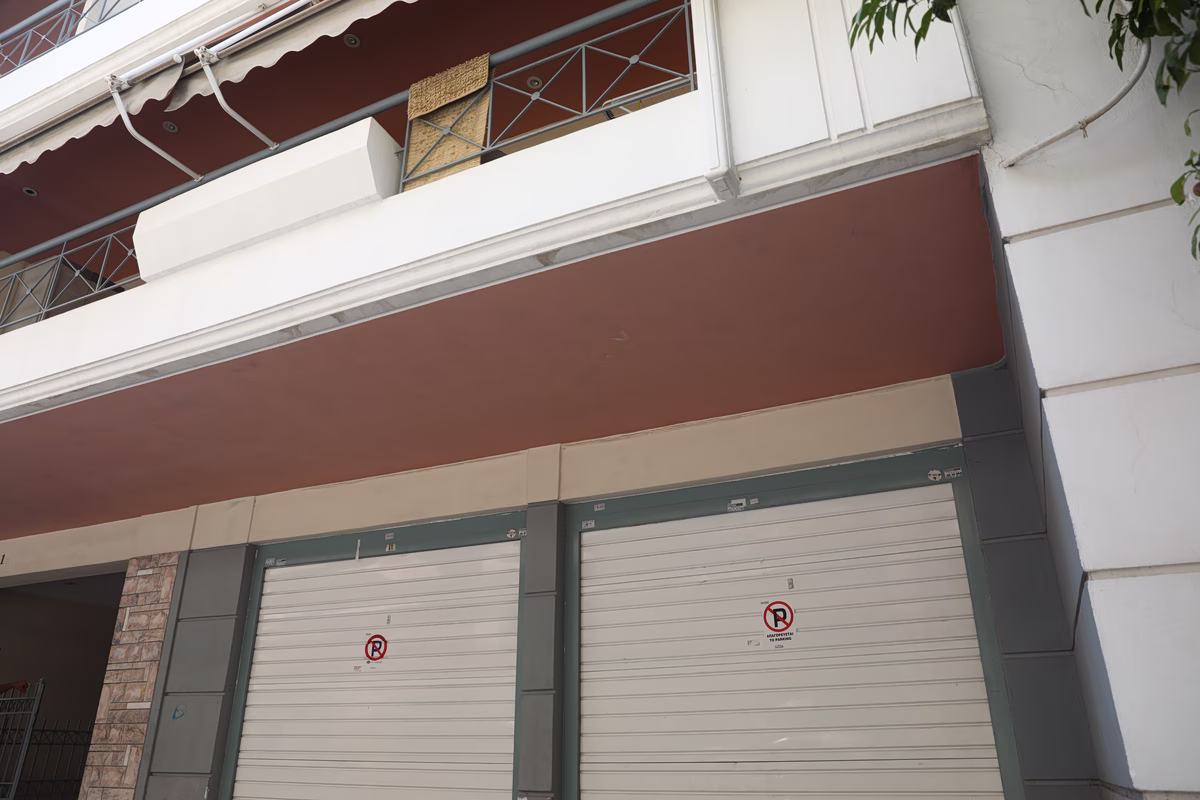 Πειραιάς: Ζευγάρι εντοπίστηκε νεκρό σε αυτοκίνητο μέσα σε γκαράζ σπιτιού