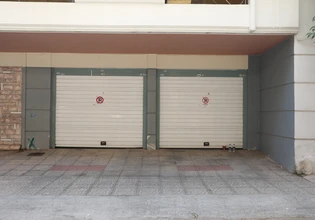 Πειραιάς: Από αναθυμιάσεις ο θάνατος του νεαρού ζευγαριού που βρέθηκε σε αυτοκίνητο μέσα σε γκαράζ