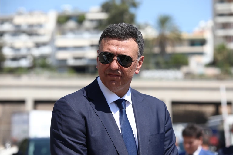 Η κατάδυση του Βασίλη Κικίλια στην Αμοργό και το «απέραντο γαλάζιο»