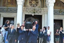 «Ταξιδιάρα ψυχή και αιώνια έφηβη» – Πλήθος κόσμου στο τελευταίο αντίο στη Μάρω Κοντού