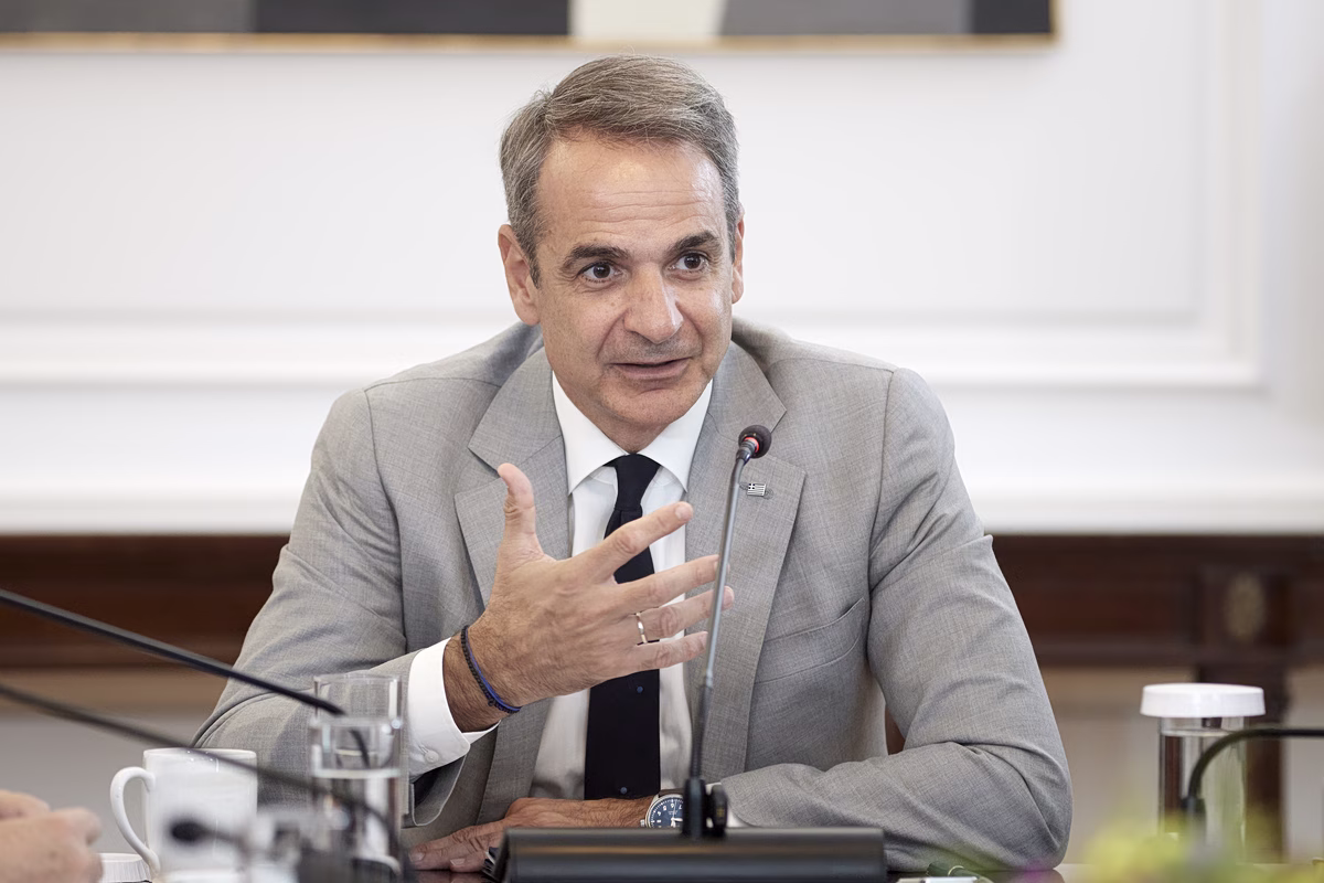 Ο Μητσοτάκης βλέπει θετική την έκθεση της Κομισιόν για το κράτος δικαίου, παραλείποντας τις αναφορές για τις υποκλοπές