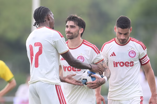 Ο Ολυμπιακός αντιμετωπίζει τον Άγιαξ στο πιο δυνατό έως τώρα φιλικό του