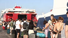 Εγκαταλείπουν την Αττική οι αδειούχοι – Τα στοιχεία των αναχωρήσεων από τα λιμάνια