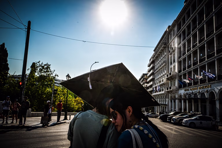 Έκτακτο δελτίο της ΕΜΥ για τον καύσωνα της Τετάρτης – Οι περιοχές που βρίσκονται σε πορτοκαλί προειδοποίηση