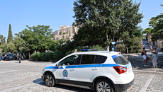 Ακρόπολη: Πώς έγινε η επίθεση με μαχαίρι σε Ελληνοαμερικανούς τουρίστες – «Πήγε να σφάξει τη γυναίκα»