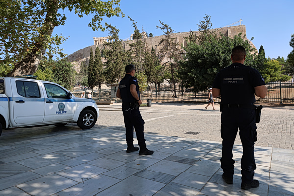 Ακρόπολη: Στον ανακριτή απολογείται σήμερα ο 60χρονος που μαχαίρωσε τουρίστες