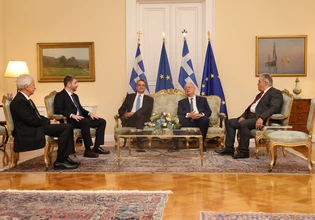 Δεξίωση για τα 52 χρόνια της Δημοκρατίας: Τα μηνύματα Τασούλα, οι παρουσίες και τα πηγαδάκια