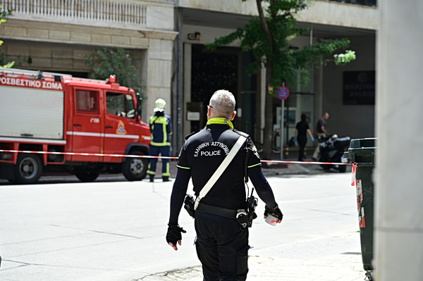 Φάρσα το τηλεφώνημα για βόμβα στη γαλλική πρεσβεία