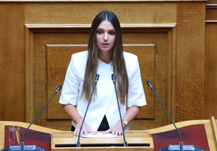 Παραιτήθηκε με αιχμές από τους «Δημοκράτες» του Κασσελάκη η Μυρτώ Κοροβέση