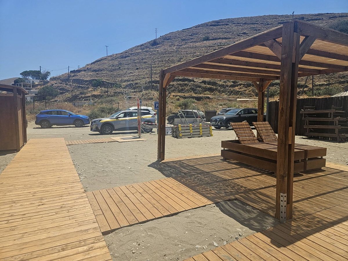 Ενισχύεται η προσβασιμότητα σε παραλίες του Δήμου Κύθνου