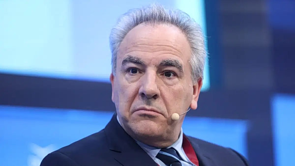 «Έβλεπα τον ομόλογό μου ζωντανά μπροστά μου», δικαιολογείται ο Ντόκος – Στην υβριδική επίθεση επιμένει το Μαξίμου
