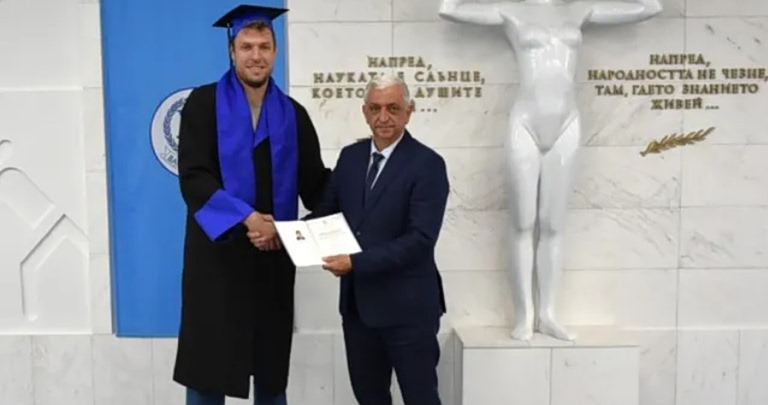 Ο Σάσα Βεζένκοφ πήρε μεταπτυχιακό από την Εθνική Ακαδημία Αθλητισμού της Βουλγαρίας