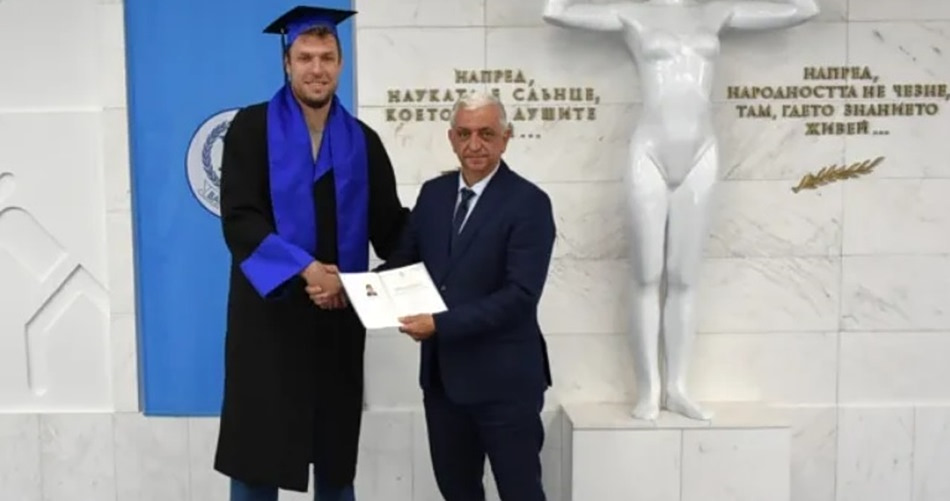 Ο Σάσα Βεζένκοφ πήρε μεταπτυχιακό από την Εθνική Ακαδημία Αθλητισμού της Βουλγαρίας