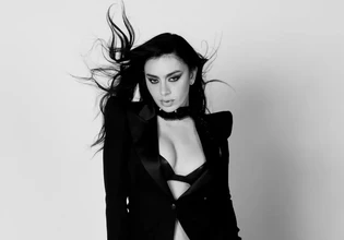 H Charli xcx φέρνει «brat» αέρα στη συλλογή της Εθνικής Πινακοθήκης Πορτρέτων του Λονδίνου