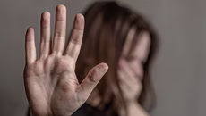 Κρήτη: Την γρονθοκοπούσε μπροστά στα ανήλικα παιδιά τους – Χειροπέδες σε 28χρονο στα Χανιά