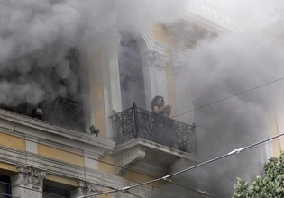 Δύο συλλήψεις για τον εμπρησμό στη Marfin το 2010