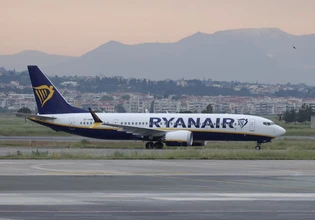 Θεσαλονίκη: Τι λέει η Ryanair για το σπασμένο παράθυρο αεροσκάφους σε πτήση της