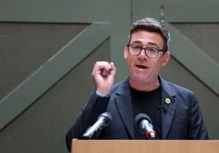 Αντι Μπέρναμ: Στον δρόμο προς την Ντάουνινγκ Στριτ