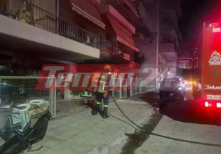 Πάτρα: Πανικός από φωτιά σε οχήματα σε πιλοτή πολυκατοικίας – Απεγκλωβίστηκαν ένοικοι
