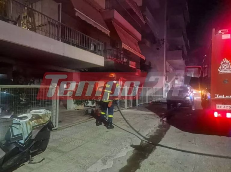 Πάτρα: Πανικός από φωτιά σε οχήματα σε πιλοτή πολυκατοικίας – Απεγκλωβίστηκαν ένοικοι