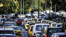 Κίνηση στους δρόμους: Ουρές χιλιομέτρων στον Κηφισό – Προβλήματα και στην Αττική Οδό