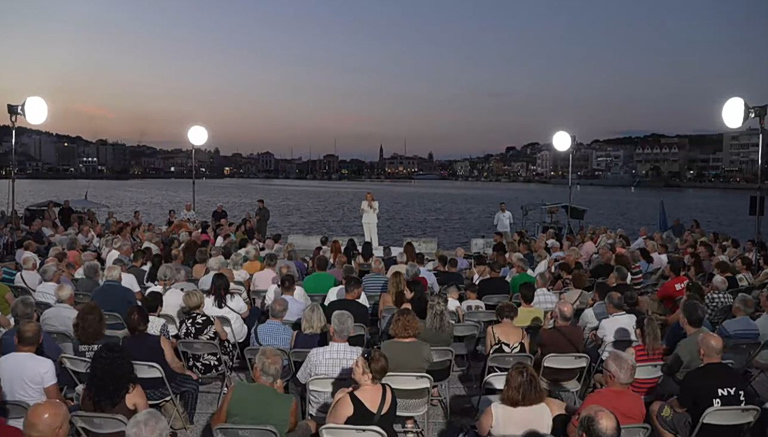 «Τώρα Μιλάμε» στη Λέσβο: Ο Αλέξης Τσίπρας συνομιλεί με τους κατοίκους του νησιού
