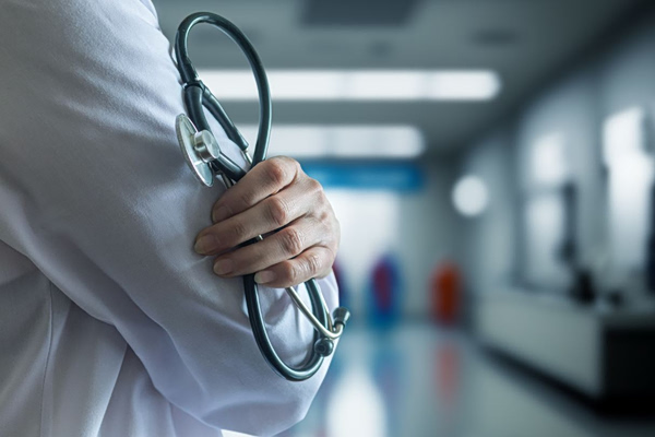 Στάση εργασίας σήμερα από τους νοσοκομειακούς γιατρούς για την άρση μονιμότητας στο δημόσιο