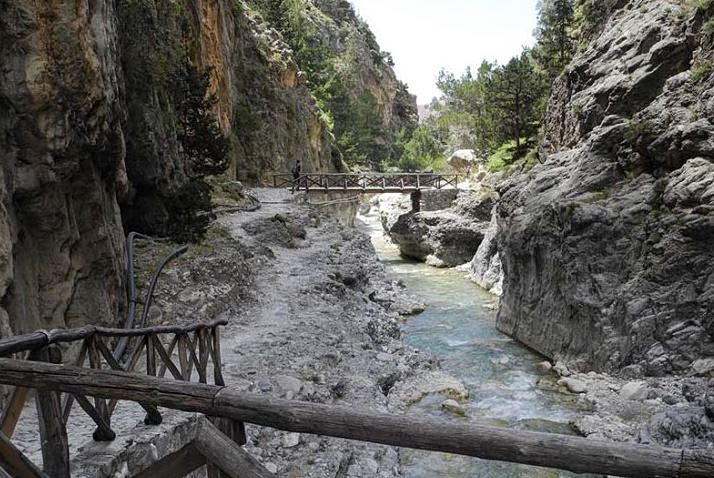 Φαράγγι της Σαμαριάς: Ολονύχτια επιχείρηση για τη διάσωση Βέλγου τουρίστα