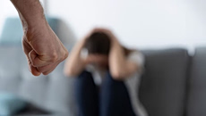 Κρήτη: Συνελήφθη 37χρονος για ξυλοδαρμό της συζύγου του μπροστά στο 3χρονο παιδί τους
