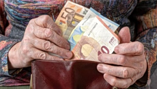 Συντάξεις χηρείας: Πάνε ταμείο τέλη Αυγούστου