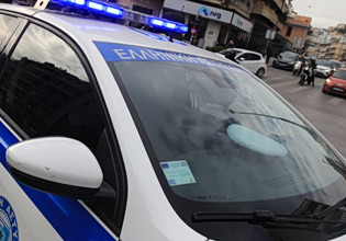 Τροχαίο στην Πειραιώς: Τούμπαρε αυτοκίνητο – Διακοπή της κυκλοφορίας στην περιοχή του Κεραμεικού