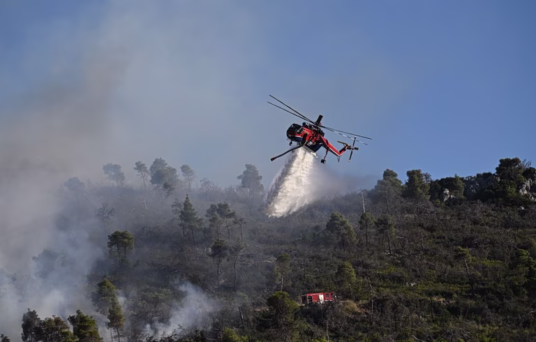 Θεσσαλονίκη: Φωτιά σε αγροτοδασική έκταση στο Δερβένι