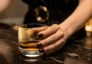 Σαλαμίνα: Στο νοσοκομείο 15χρονη μετά από υπερβολική κατανάλωση αλκοόλ