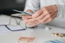 Συνταξιούχοι: Δουλειά μετά τη σύνταξη με μπόνους έως 120 ευρώ
