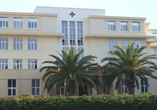 Χαλάνδρι: 17χρονος έπεσε από μπαλκόνι ξενοδοχείου – Νοσηλεύεται με πολλαπλά τραύματα