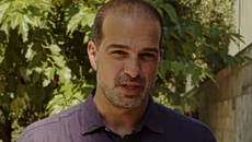 Σακελλαρίδης για βία ανηλίκων: «Το ερώτημα δεν είναι ποιος κρατούσε το μαχαίρι, αλλά τι όπλισε το χέρι»