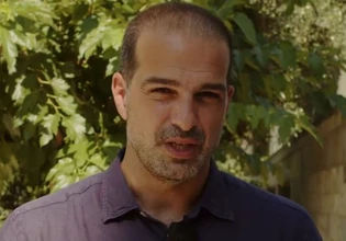 Σακελλαρίδης για βία ανηλίκων: «Το ερώτημα δεν είναι ποιος κρατούσε το μαχαίρι, αλλά τι όπλισε το χέρι»